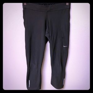 Nike women’s 3/4 dri-fit leggings